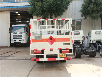 東風(fēng)多利卡4米1(額載4噸)氣瓶車