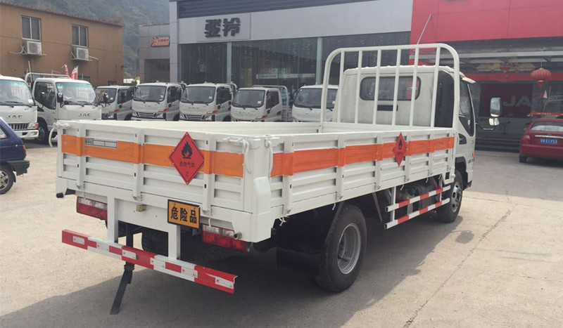 江淮駿鈴4.1米(額載3.8噸)氣瓶車(chē)