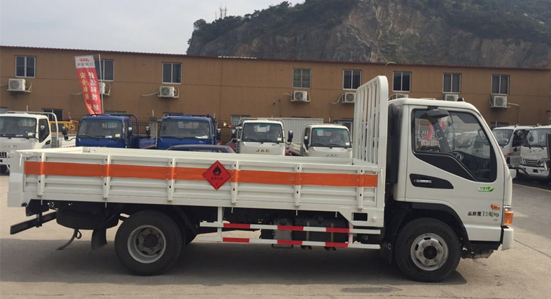 江淮駿鈴4.1米(額載3.8噸)氣瓶車(chē)