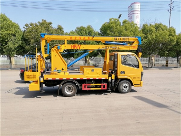 國(guó)六東風(fēng)13.5米高空作業(yè)車(chē)