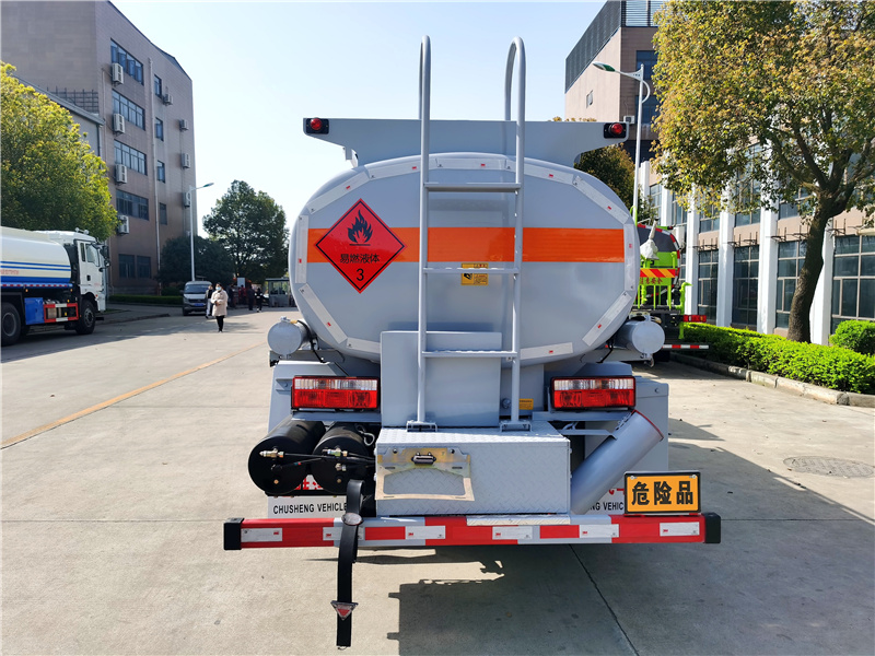 東風(fēng)多利卡5噸油罐車