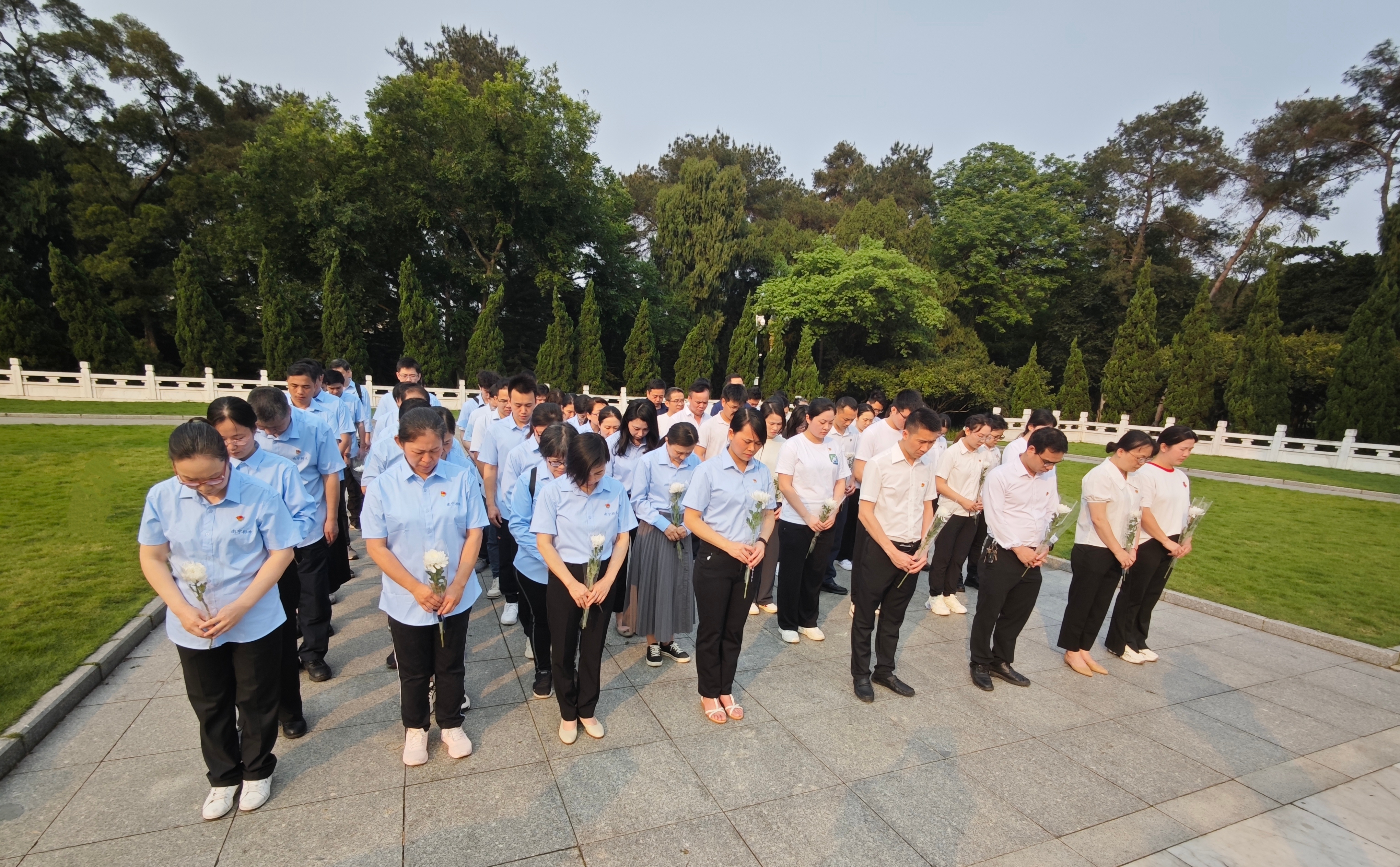 市排水公司黨總支、南寧建康環(huán)保公司黨支部 聯(lián)合開展“學(xué)黨史憶英烈 祭忠魂守初心” 主題黨日活動(dòng)